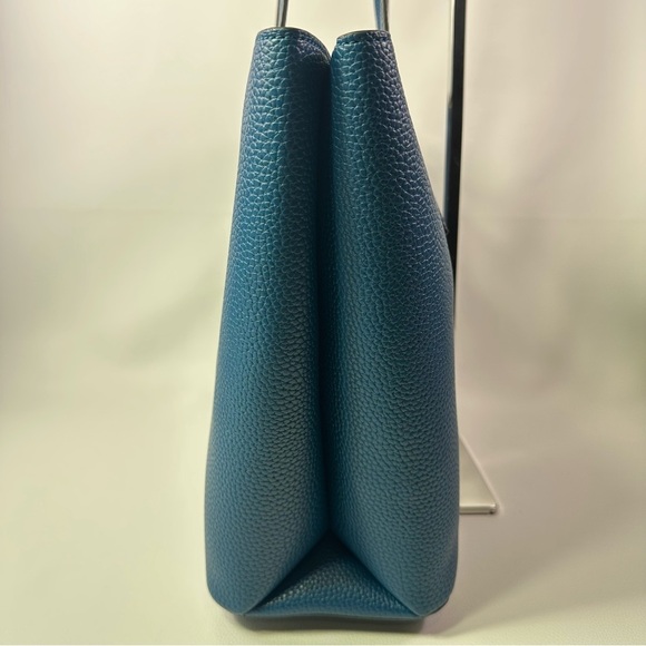 NEW GUESS GIANESSA LEATHER LIKE TOTE IN PETROL - Picture 5 of 10